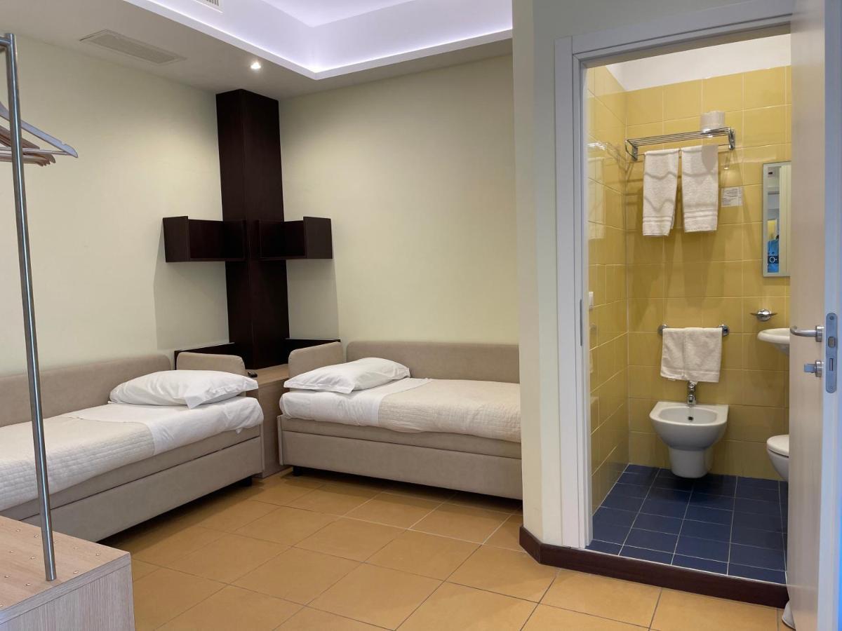Hotel City Rimini Bagian luar foto