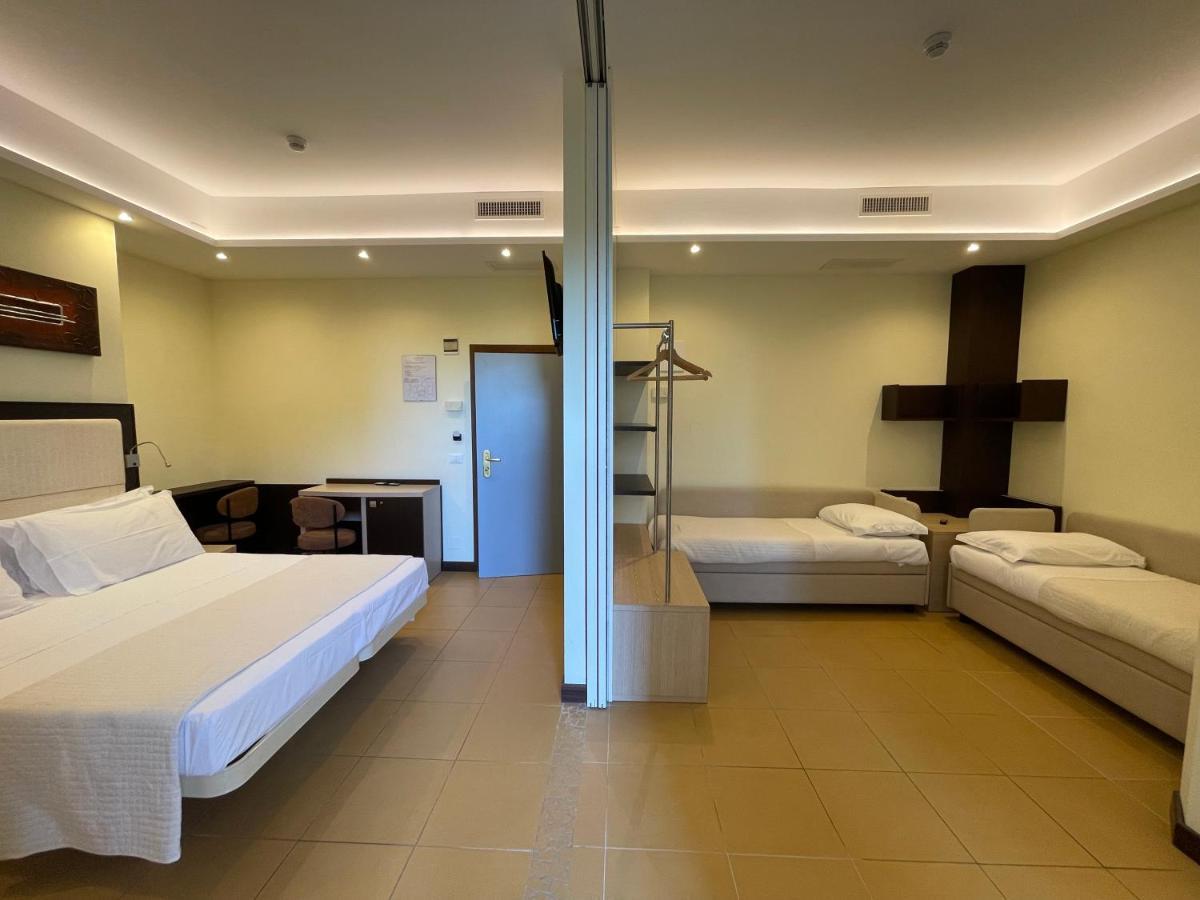 Hotel City Rimini Bagian luar foto
