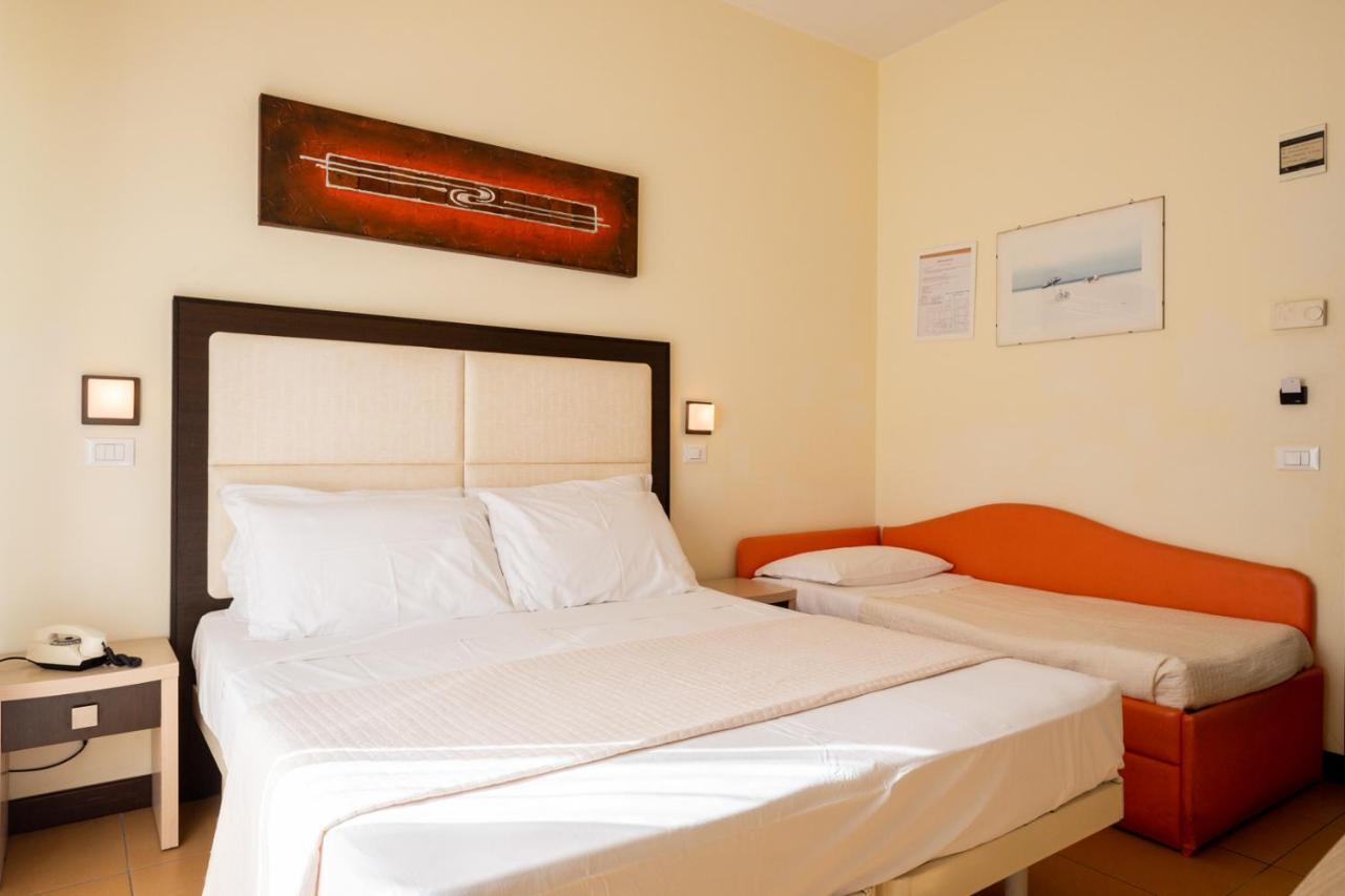 Hotel City Rimini Bagian luar foto