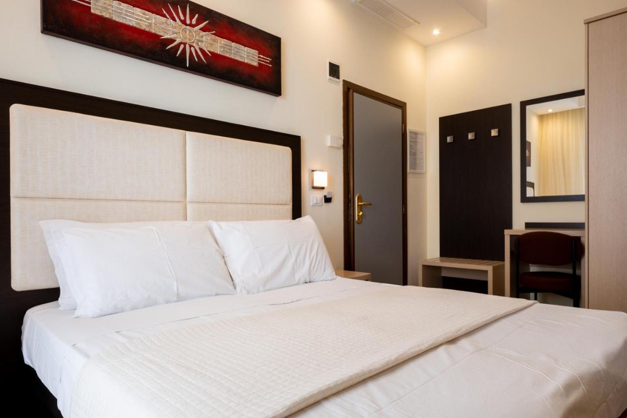 Hotel City Rimini Bagian luar foto