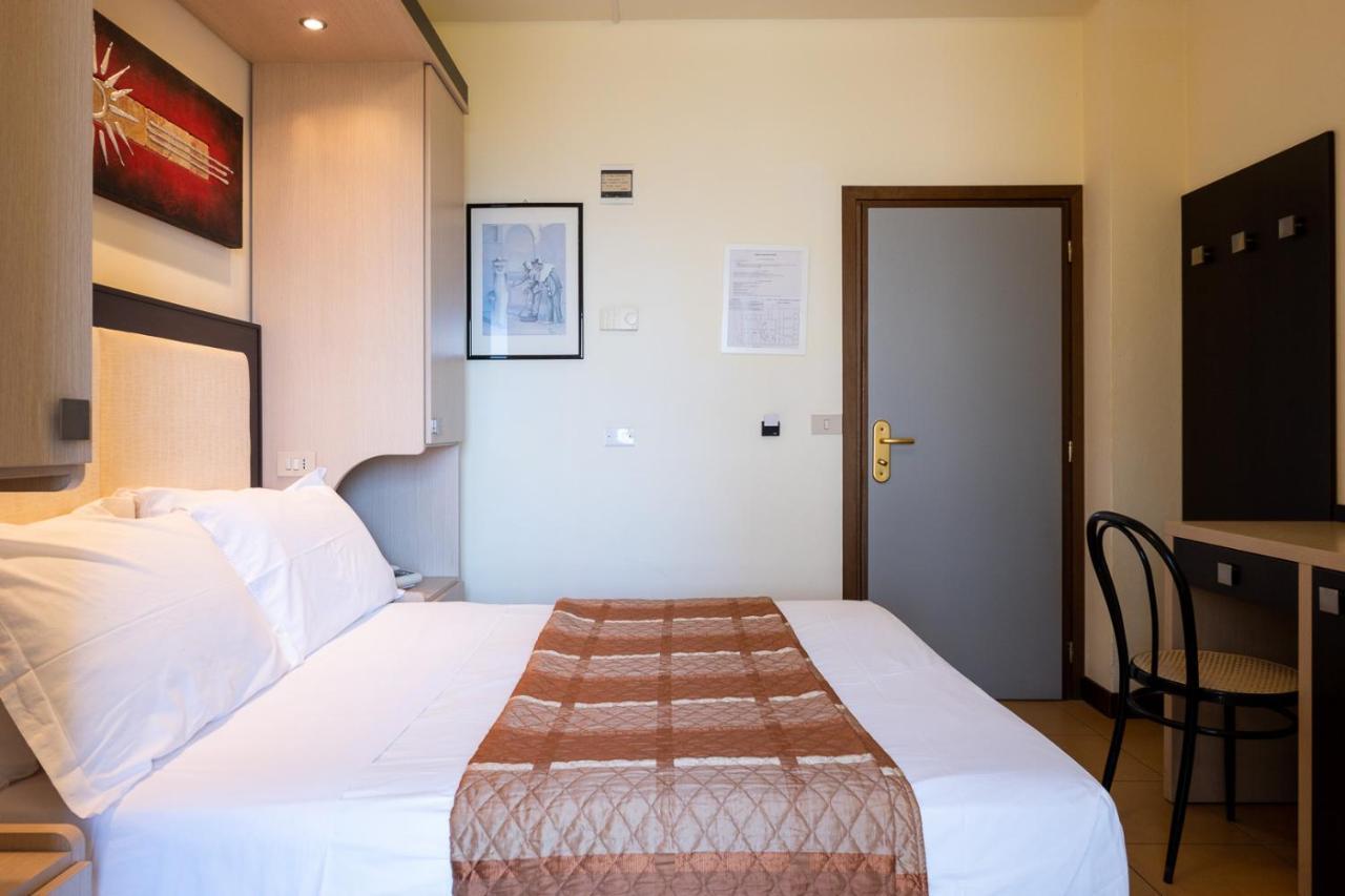 Hotel City Rimini Bagian luar foto