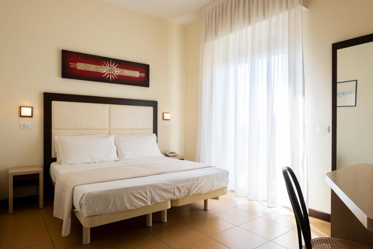 Hotel City Rimini Bagian luar foto
