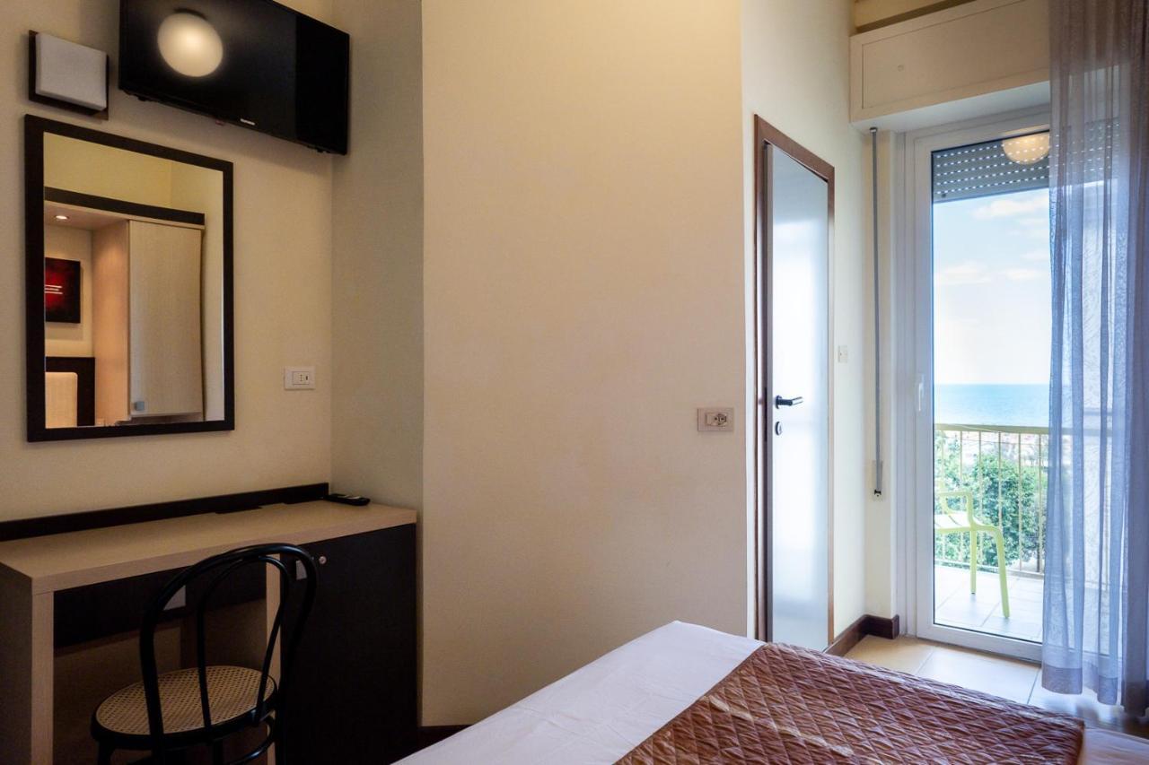 Hotel City Rimini Bagian luar foto